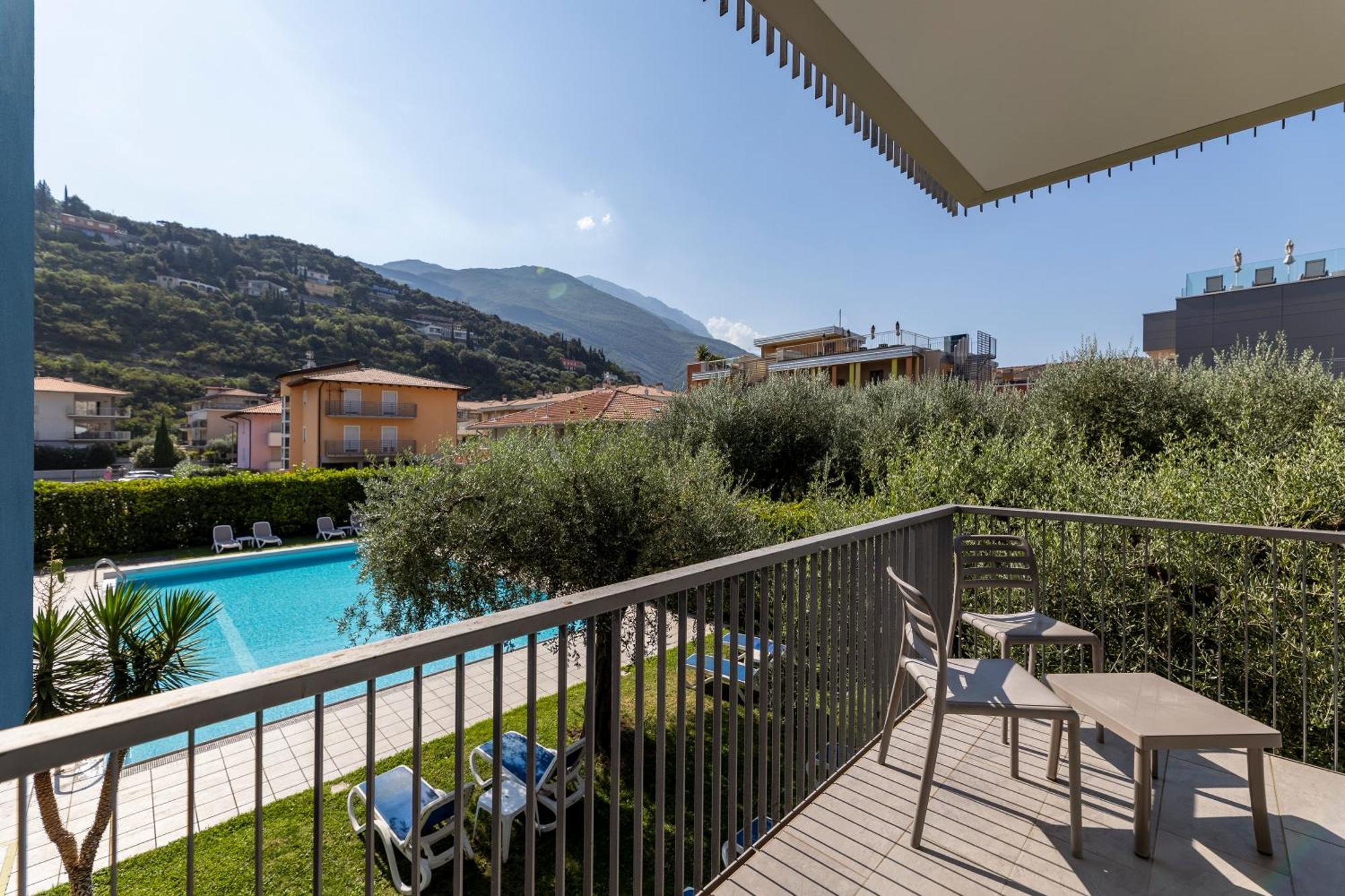 Hotel Holiday Sport&Relax Torbole Sul Garda Exterior foto