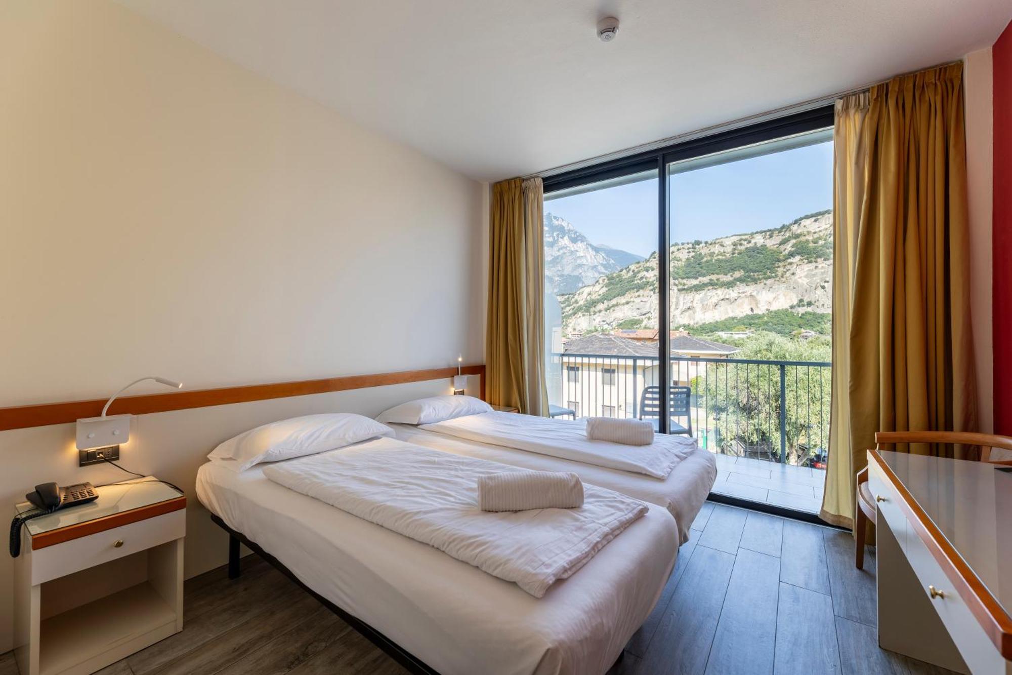 Hotel Holiday Sport&Relax Torbole Sul Garda Exterior foto